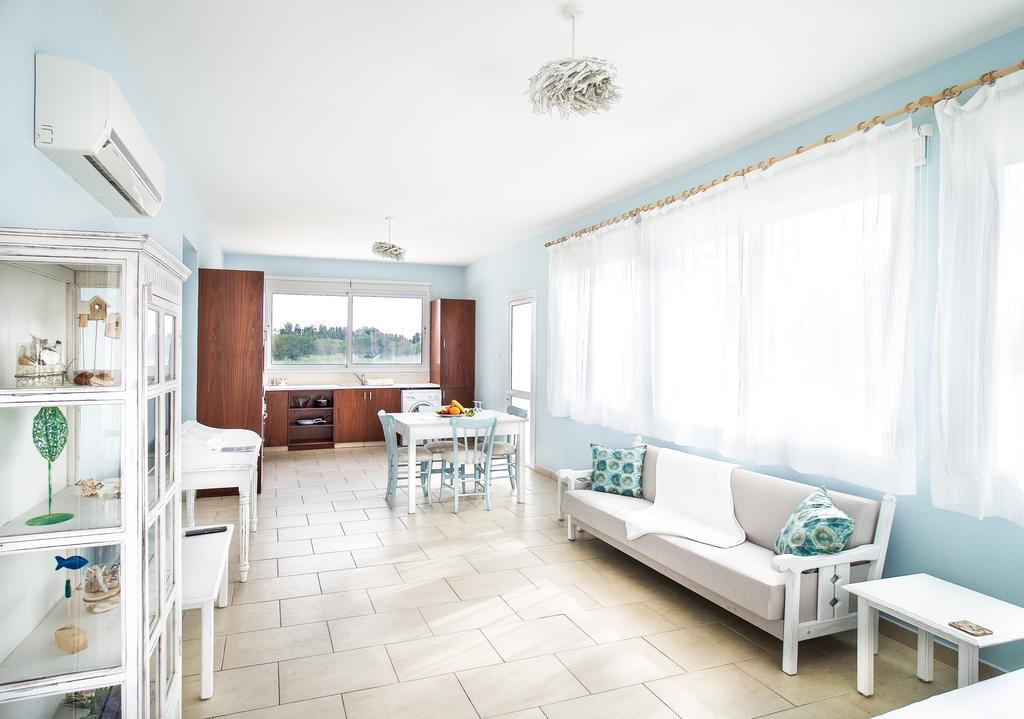 Alcyone Beach House Oroklini Buitenkant foto